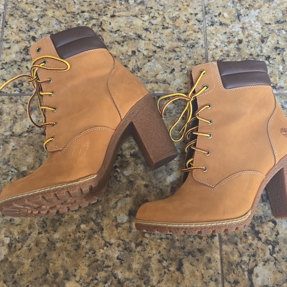 Timberland Tan Nubuck Lace-Up Block Heel Boots Size 7.5 - Picture 3 of 12